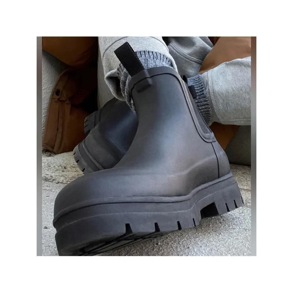 Everlane Black Chelsea Rain Boots Size 10 Waterproof Lug Sole Minimalist NWOB